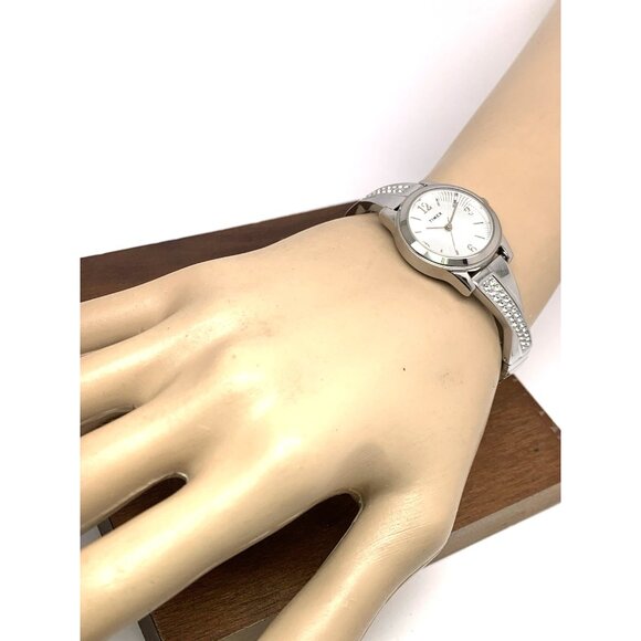Timex Women's Watch TW2V69600 Quartz Silver Dial Stainless Steel Expansion 25mm - Picture 5 of 14